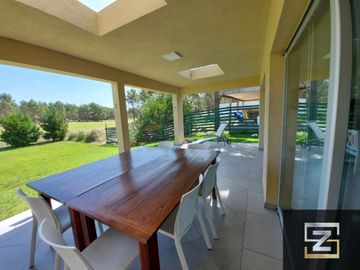 Casa en venta de 4 dormitorios  en Costa Esmeralda Golf 2