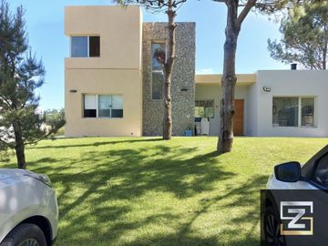 Casa en venta de 4 dormitorios  en Costa Esmeralda Golf 2
