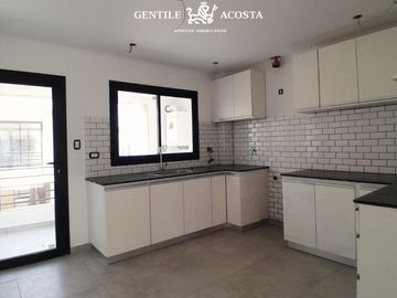 Departamento en venta de 2 dormitorios c/ cochera en Tandil
