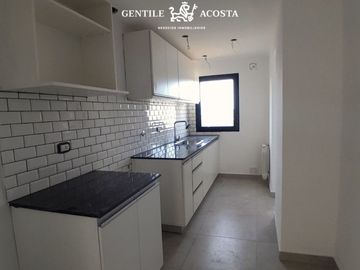 Departamento en venta de 2 dormitorios c/ cochera en Tandil
