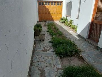 Casa en venta de 2 dormitorios c/ cochera en Naposta