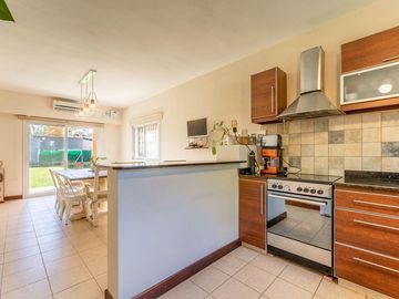 CASA EN VENTA 4 AMBIENTES EN FRANCISCO ALVAREZ
