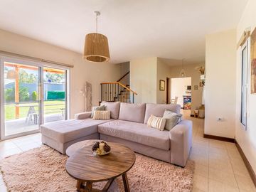 CASA EN VENTA 4 AMBIENTES EN FRANCISCO ALVAREZ