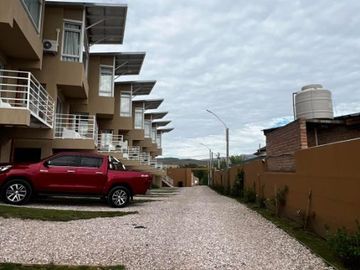 Dúplex en venta de 2 dormitorios c/ cochera en Sierra de la Ventana