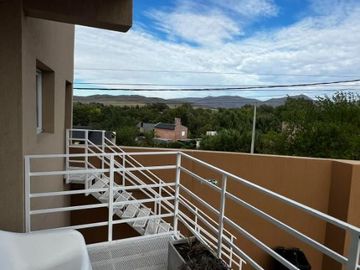 Dúplex en venta de 2 dormitorios c/ cochera en Sierra de la Ventana