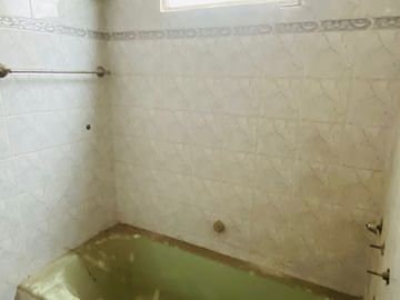 CASA 3 AMBIENTES A TERMINAR MAS DEPARTAMENTO MORON