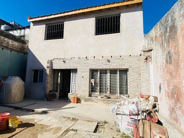 CASA 3 AMBIENTES A TERMINAR MAS DEPARTAMENTO MORON