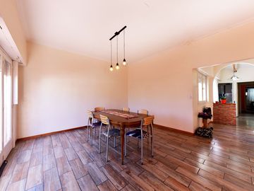 PH VENTA 6 AMBIENTES MONTECASTRO