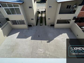 Departamento en venta de 2 dormitorios c/ cochera en Costa Azul