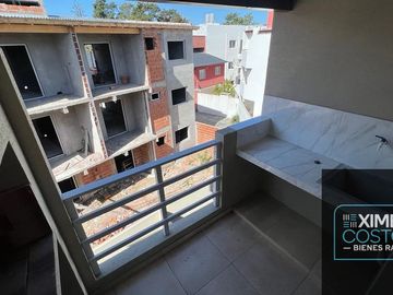 Departamento en venta de 2 dormitorios c/ cochera en Costa Azul
