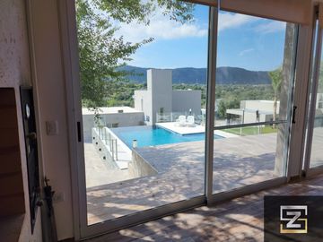 Casa en venta de 5 dormitorios en Country Altos Carlos Paz