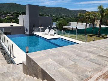 Casa en venta de 5 dormitorios en Country Altos Carlos Paz