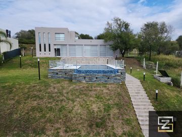 Casa en venta de 5 dormitorios en Country Altos Carlos Paz