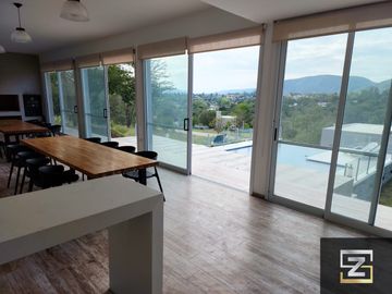 Casa en venta de 5 dormitorios en Country Altos Carlos Paz