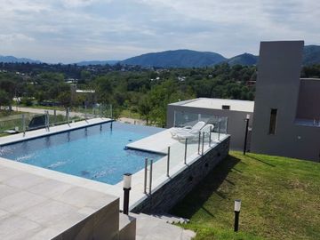 Casa en venta de 5 dormitorios en Country Altos Carlos Paz