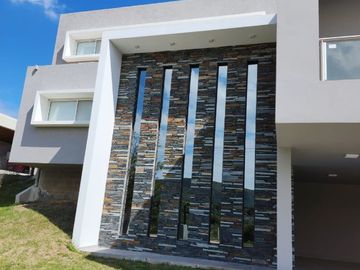 Casa en venta de 5 dormitorios en Country Altos Carlos Paz