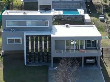 Casa en venta de 5 dormitorios en Country Altos Carlos Paz