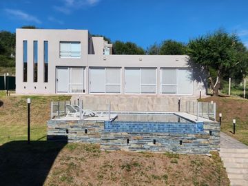 Casa en venta de 5 dormitorios en Country Altos Carlos Paz