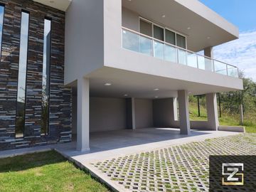 Casa en venta de 5 dormitorios en Country Altos Carlos Paz