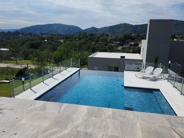 Casa en venta de 5 dormitorios en Country Altos Carlos Paz