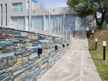 Casa en venta de 5 dormitorios en Country Altos Carlos Paz