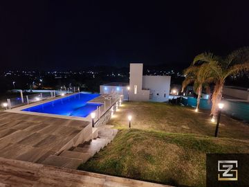 Casa en venta de 5 dormitorios en Country Altos Carlos Paz