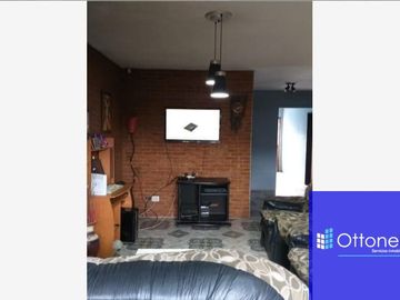 Casa en venta de 2 dormitorios c/ cochera en Berazategui Oeste