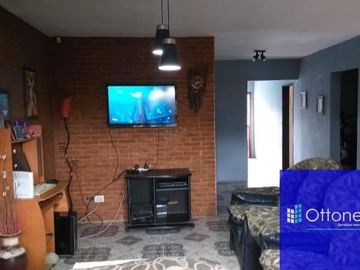 Casa en venta de 2 dormitorios c/ cochera en Berazategui Oeste