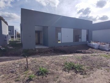 Dúplex en venta de 2 dormitorios en Villa Elisa