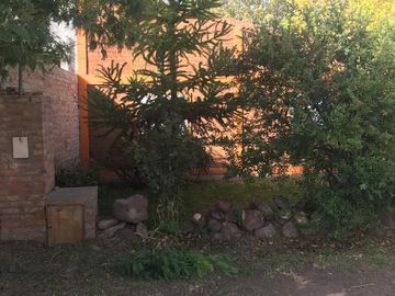 Casa en venta de 2 dormitorios c/ cochera en Villa El Chocón