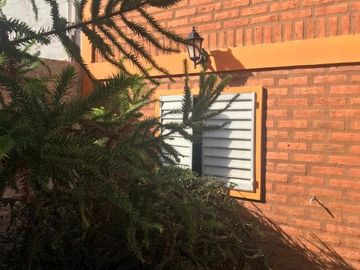 Casa en venta de 2 dormitorios c/ cochera en Villa El Chocón
