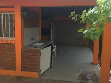 Casa en venta de 2 dormitorios c/ cochera en Villa El Chocón