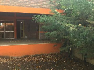 Casa en venta de 2 dormitorios c/ cochera en Villa El Chocón