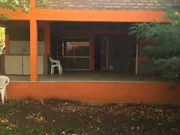 Casa en venta de 2 dormitorios c/ cochera en Villa El Chocón