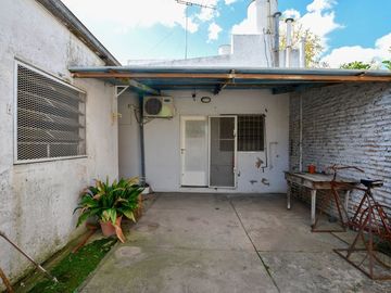 CASA VENTA LA PLATA APTO BANCO PATIO COCHERA