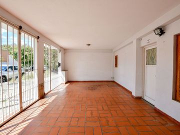 CASA VENTA LA PLATA APTO BANCO PATIO COCHERA