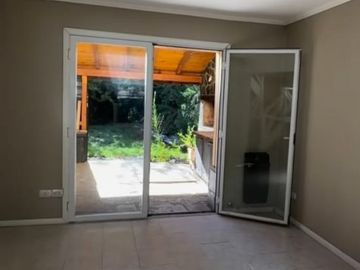 Casa en venta de 3 dormitorios c/ cochera en Villa La Angostura