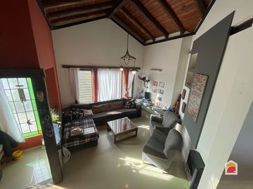 APPTO BANCOR! Casa en venta de 3 dormitorios c/ cochera en Villa Allende