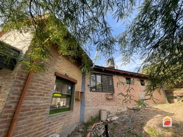 APPTO BANCOR! Casa en venta de 3 dormitorios c/ cochera en Villa Allende