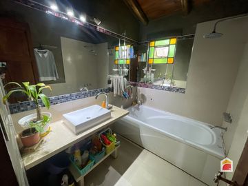 APPTO BANCOR! Casa en venta de 3 dormitorios c/ cochera en Villa Allende