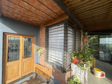 APPTO BANCOR! Casa en venta de 3 dormitorios c/ cochera en Villa Allende