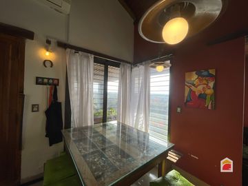 APPTO BANCOR! Casa en venta de 3 dormitorios c/ cochera en Villa Allende