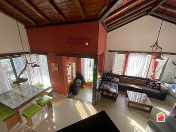 APPTO BANCOR! Casa en venta de 3 dormitorios c/ cochera en Villa Allende