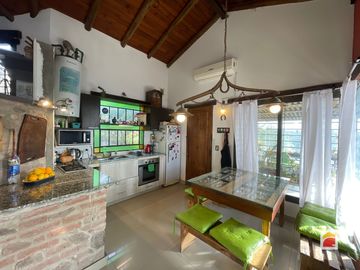 APPTO BANCOR! Casa en venta de 3 dormitorios c/ cochera en Villa Allende