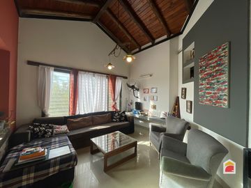 APPTO BANCOR! Casa en venta de 3 dormitorios c/ cochera en Villa Allende