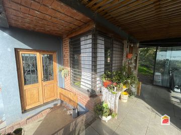 APPTO BANCOR! Casa en venta de 3 dormitorios c/ cochera en Villa Allende