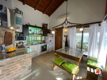 APPTO BANCOR! Casa en venta de 3 dormitorios c/ cochera en Villa Allende