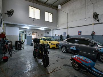 GALPÓN Y CASA EN VENTA LA PLATA 3 DORMITORIOS
