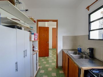 GALPÓN Y CASA EN VENTA LA PLATA 3 DORMITORIOS