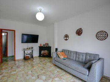 GALPÓN Y CASA EN VENTA LA PLATA 3 DORMITORIOS